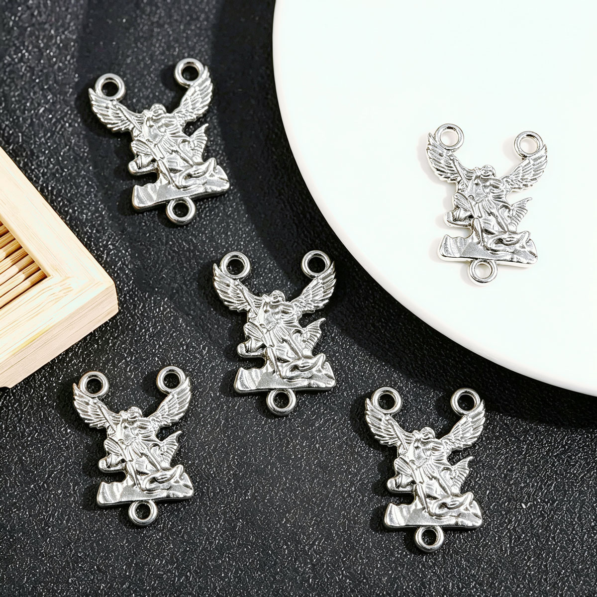 20 шт. подвесок Святого Михаил – обзор и цена Jewelry Making Michaels
